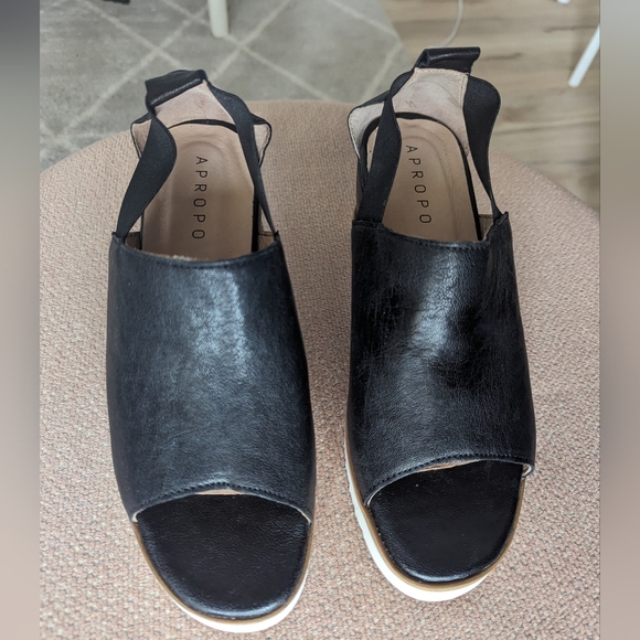 Apropos Wedge Sandals - Size 10 - Picture 3 of 4